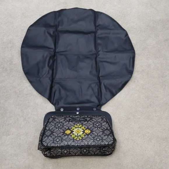 Petunia Pickle Bottom Diaper Bag Handbag - Picture 11 of 14